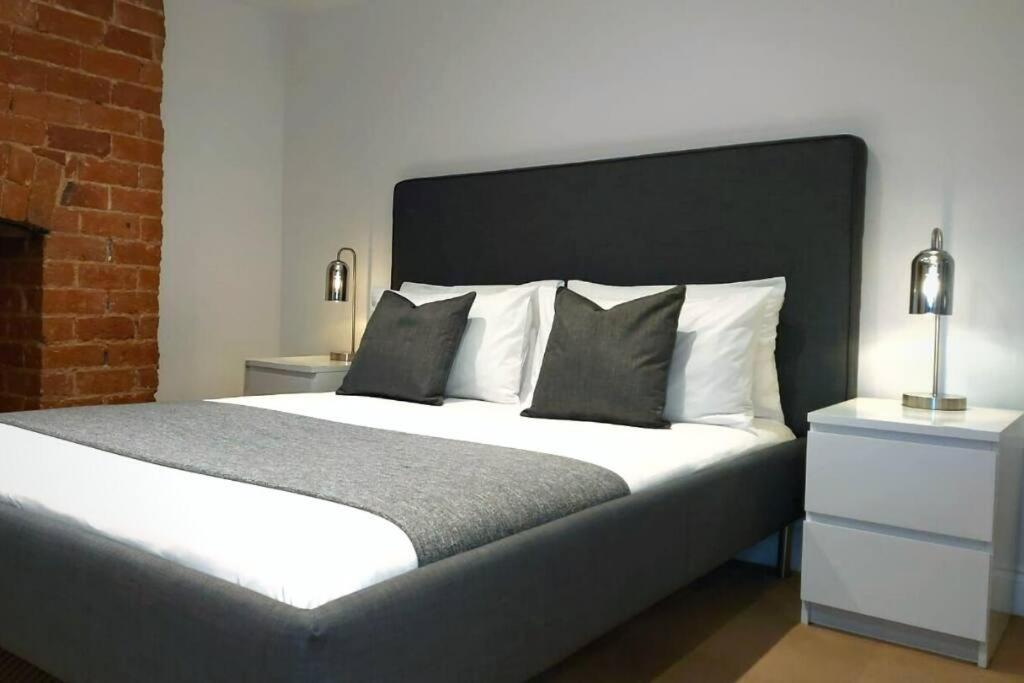 Stylish Apartment In City Centre With Parking Престон Екстер'єр фото