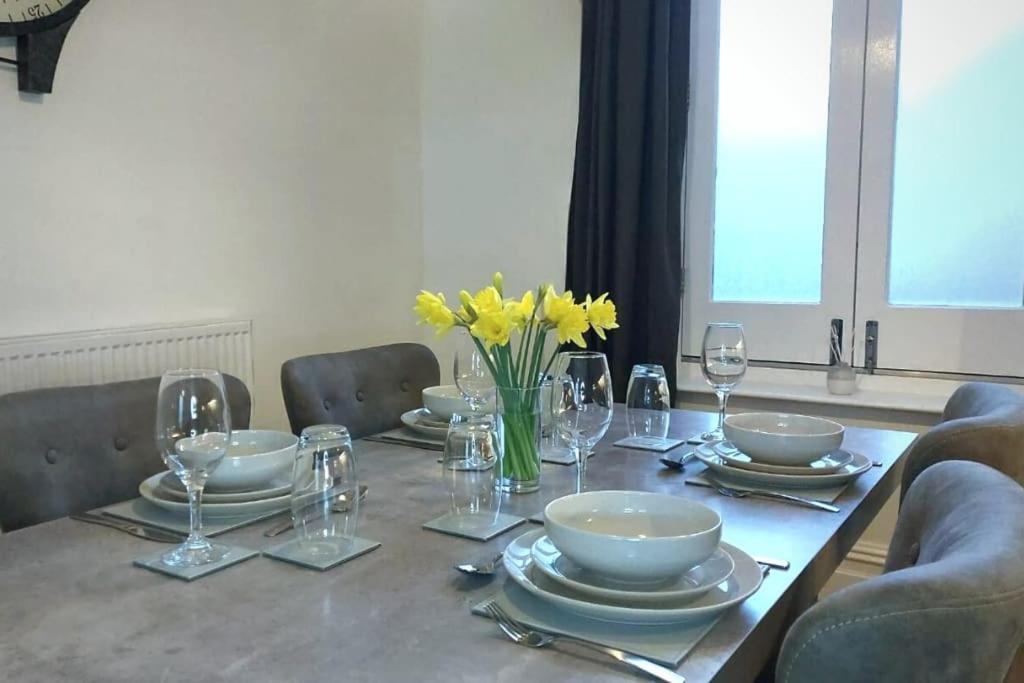 Stylish Apartment In City Centre With Parking Престон Екстер'єр фото
