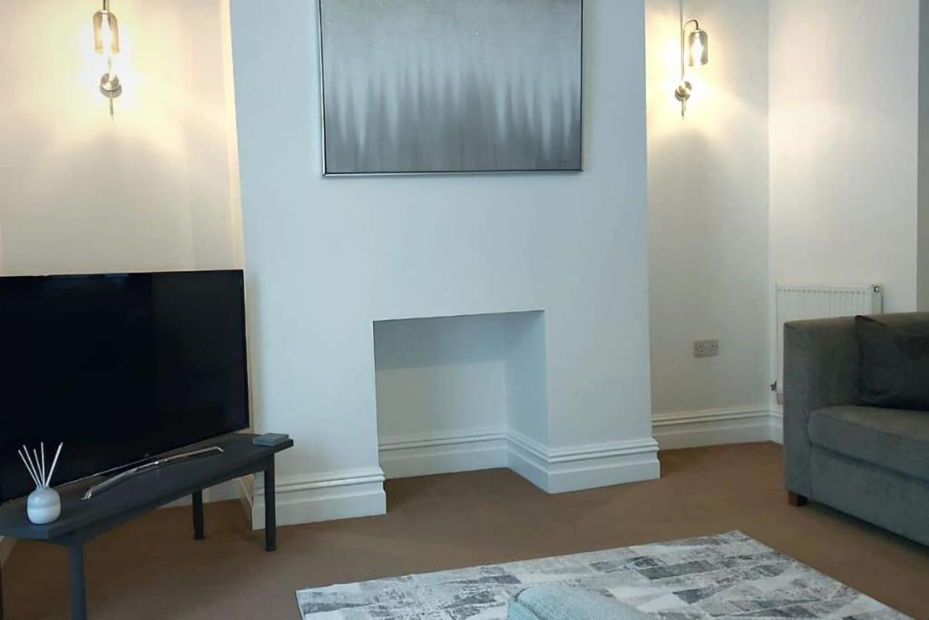 Stylish Apartment In City Centre With Parking Престон Екстер'єр фото