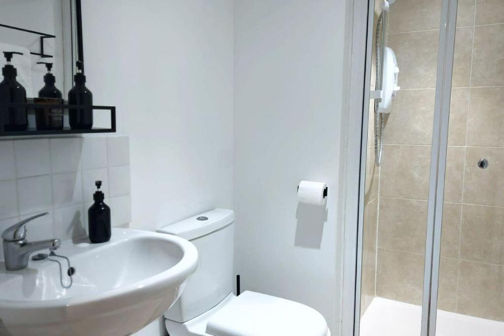 Stylish Apartment In City Centre With Parking Престон Екстер'єр фото